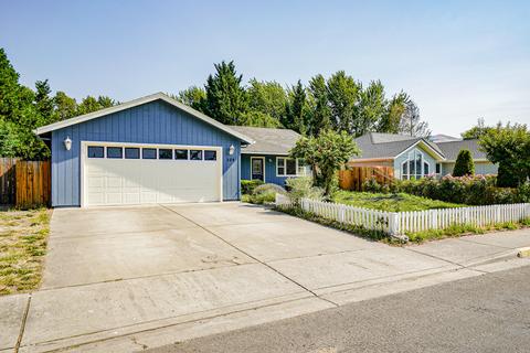 109 Samuel Ln, Phoenix, OR 97535 photo 2