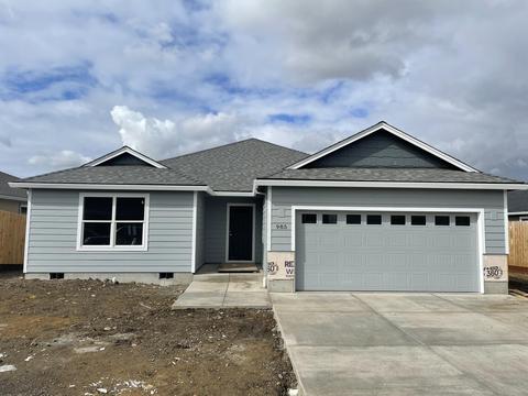 985 Stonewater Dr, Eagle Point, OR 97524 photo 1