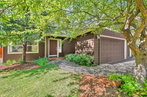 61289 SW Brookside Loop, Bend, OR 97702 photo 4