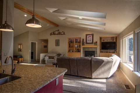 17061 Cooper Dr, Bend, OR 97707 photo 11