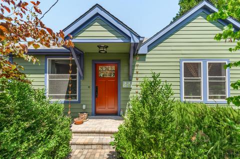 1067 E Main St, Ashland, OR 97520 photo 2