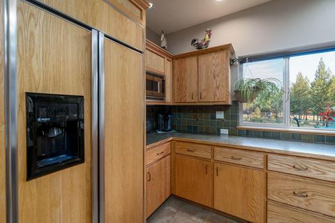 17030 Shawnee Cir, Bend, OR 97707 photo 11