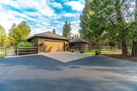 17030 Shawnee Cir, Bend, OR 97707 photo 1