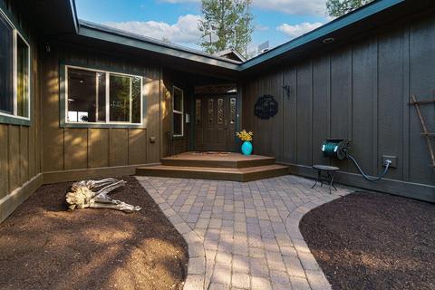 17030 Shawnee Cir, Bend, OR 97707 photo 2