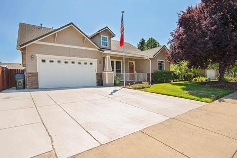 658 Cedar Wood Dr, Eagle Point, OR 97524 photo 2