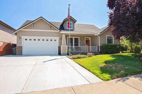 658 Cedar Wood Dr, Eagle Point, OR 97524 photo 1