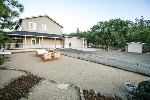 6096 Lost Creek Rd, Eagle Point, OR 97524 photo 3