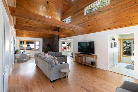 17039 Spring River Rd, Bend, OR 97707 photo 2