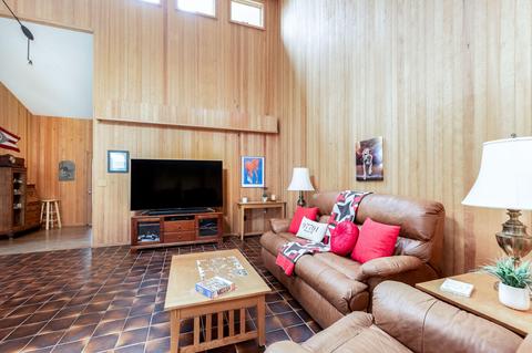 64620 Mcgrath Rd, Bend, OR 97701 photo 3
