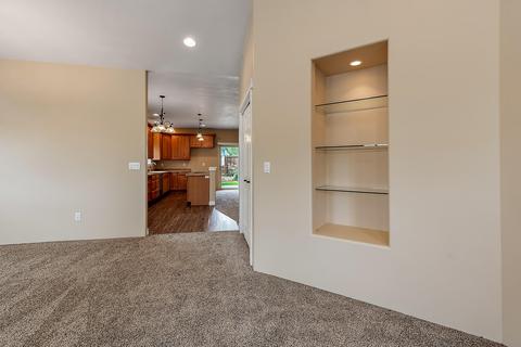 948 Win Way, Eagle Point, OR 97524 photo 5