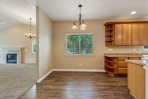 948 Win Way, Eagle Point, OR 97524 photo 9