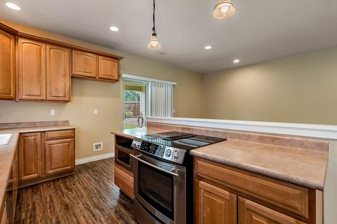 948 Win Way, Eagle Point, OR 97524 photo 11