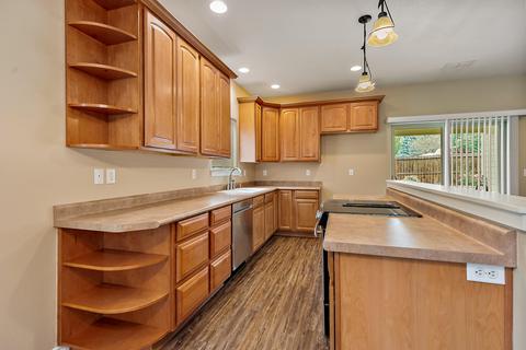 948 Win Way, Eagle Point, OR 97524 photo 10