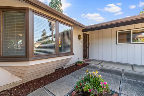 207 S Rose St, Phoenix, OR 97535 photo 8