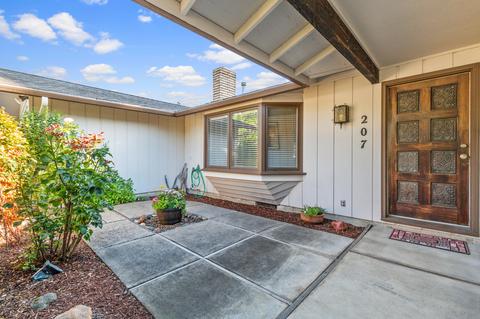 207 S Rose St, Phoenix, OR 97535 photo 7