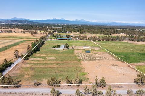 21772 Repine Dr, Bend, OR 97701 photo 2