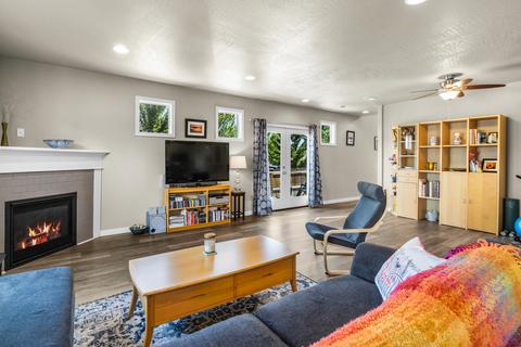 620 SE Glencoe Pl, Bend, OR 97702 photo 3