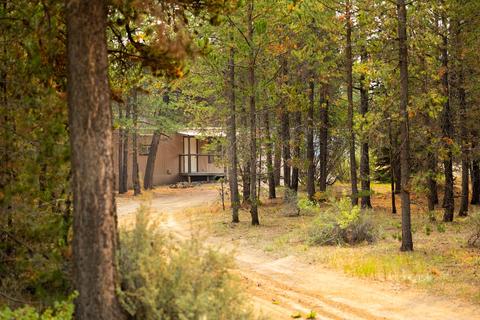 53770 4th St, La Pine, OR 97739 photo 1