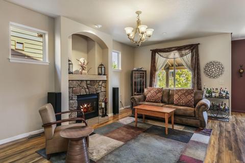 20465 Jacklight Ln, Bend, OR 97702 photo 2