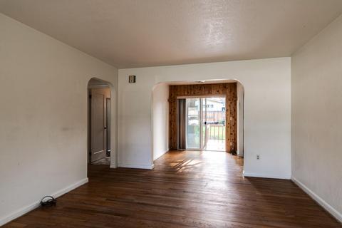 688 NE 9th St, Bend, OR 97701 photo 4