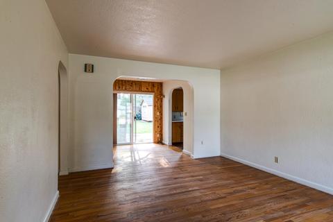 688 NE 9th St, Bend, OR 97701 photo 3