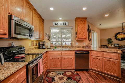 1097 Highlands Dr, Eagle Point, OR 97524 photo 11