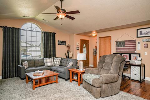 1097 Highlands Dr, Eagle Point, OR 97524 photo 4