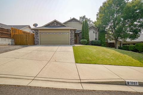 1097 Highlands Dr, Eagle Point, OR 97524 photo 1