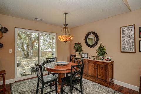 1097 Highlands Dr, Eagle Point, OR 97524 photo 8