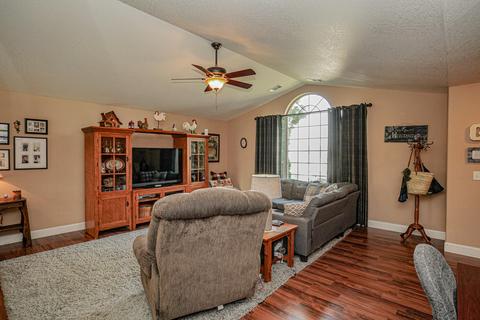 1097 Highlands Dr, Eagle Point, OR 97524 photo 6