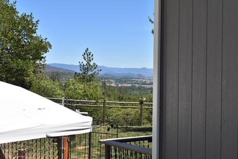 230 Leafwood Dr, Eagle Point, OR 97524 photo 5