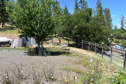 230 Leafwood Dr, Eagle Point, OR 97524 photo 3