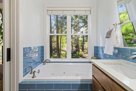 1101 E Timber Pine Dr, Sisters, OR 97759 photo 24