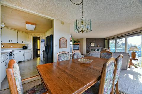 805 Mesa Dr, Eagle Point, OR 97524 photo 3