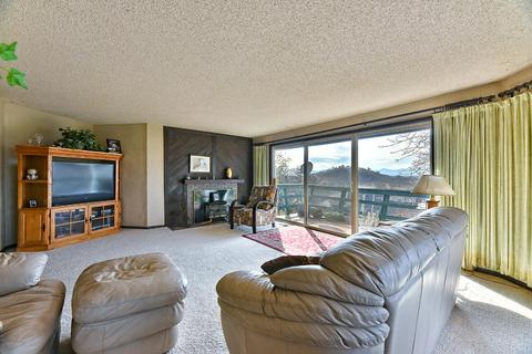 805 Mesa Dr, Eagle Point, OR 97524 photo 2