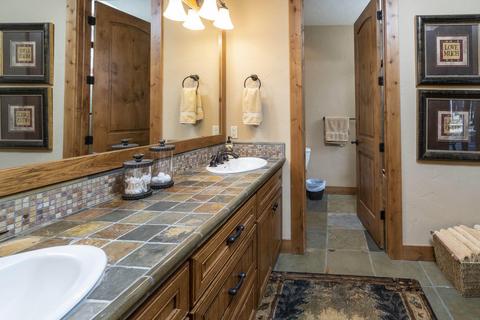 56395 Fireglass Loop, Bend, OR 97707 photo 14