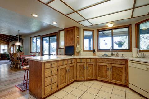 63825 Pioneer Loop, Bend, OR 97701 photo 6