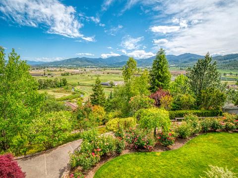 821 Amerman Dr, Phoenix, OR 97535 photo 3
