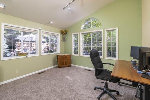1656 Summit Dr NW, Bend, OR 97703 photo 13