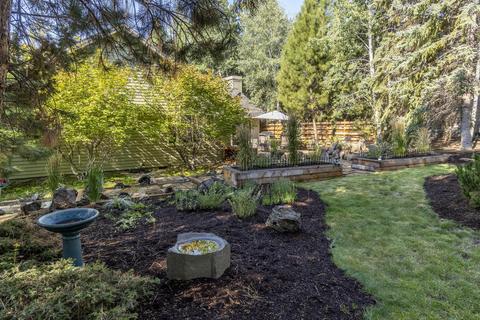 1656 Summit Dr NW, Bend, OR 97703 photo 26