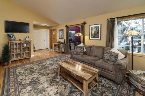 1656 Summit Dr NW, Bend, OR 97703 photo 3
