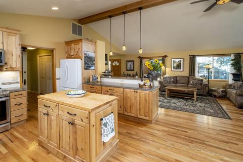 1656 Summit Dr NW, Bend, OR 97703 photo 8