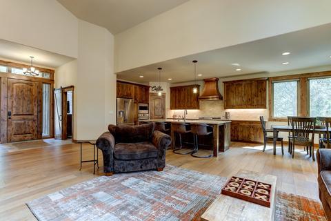 56397 Trailmere Cir, Bend, OR 97707 photo 8