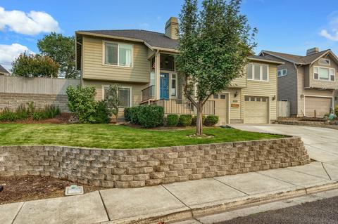 406 Phoenix Hills Dr, Phoenix, OR 97535 photo 3
