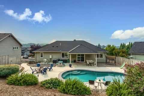 406 Phoenix Hills Dr, Phoenix, OR 97535 photo 13