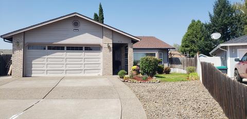 476 Daniel St, Central Point, OR 97502 photo 3