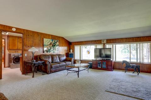 62225 Byram Ct, Bend, OR 97701 photo 2