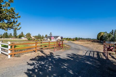 67140 Harrington Loop Rd, Bend, OR 97703 photo 3
