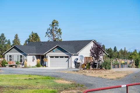67140 Harrington Loop Rd, Bend, OR 97703 photo 2