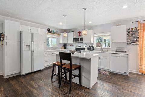 710 E Park St, Grants Pass, OR 97527 photo 3